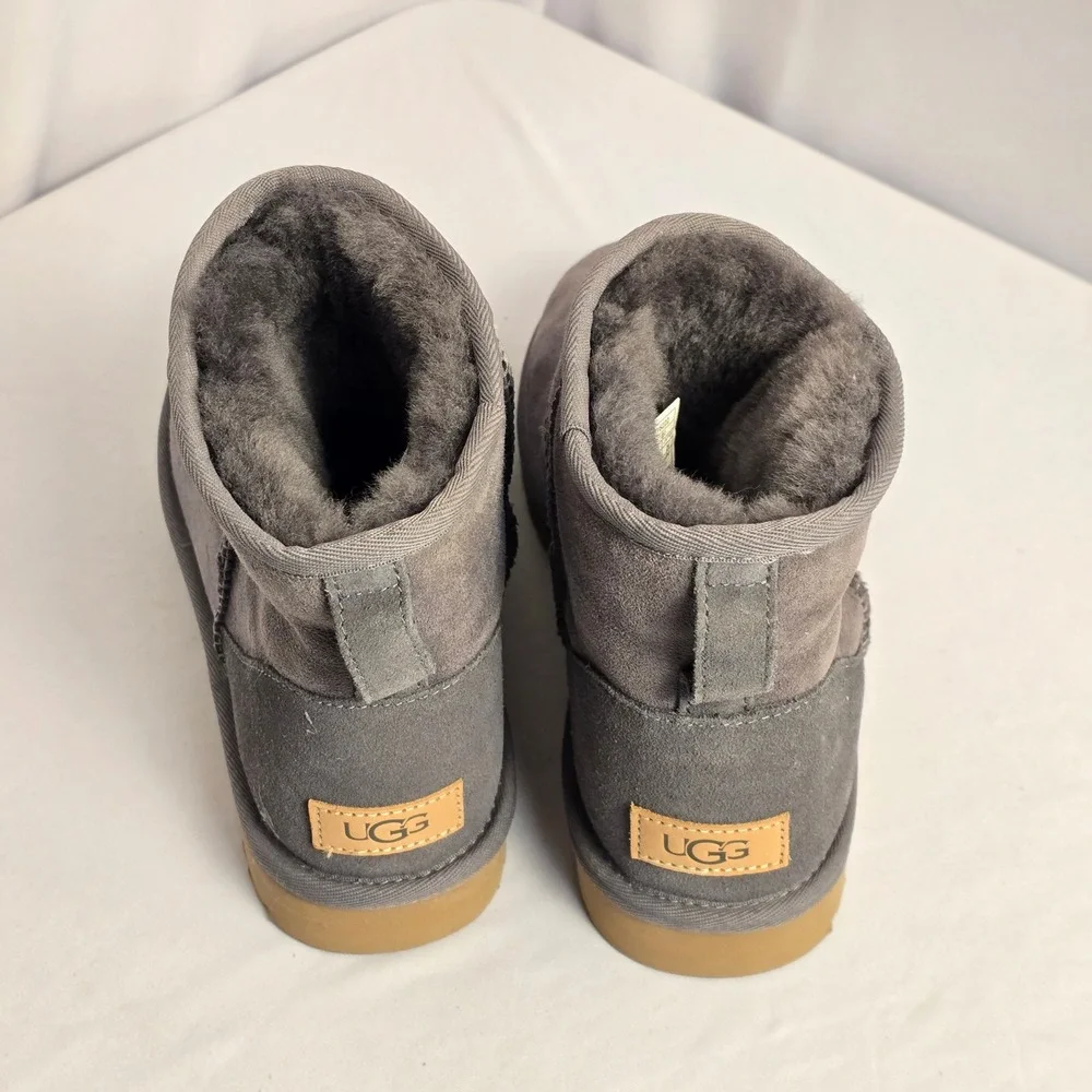 UGG Classic Mini II‎ Grey Suede Sheepskin Ankle Boots 1016222 Mens 7 Womens 9